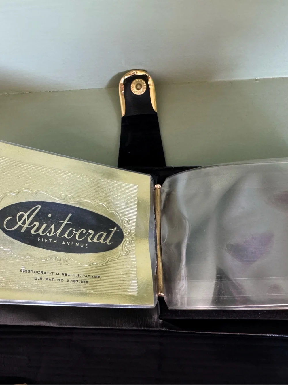 Vintage Aristocrat Fifth avenue genuine leather black wallet with gold hardware
